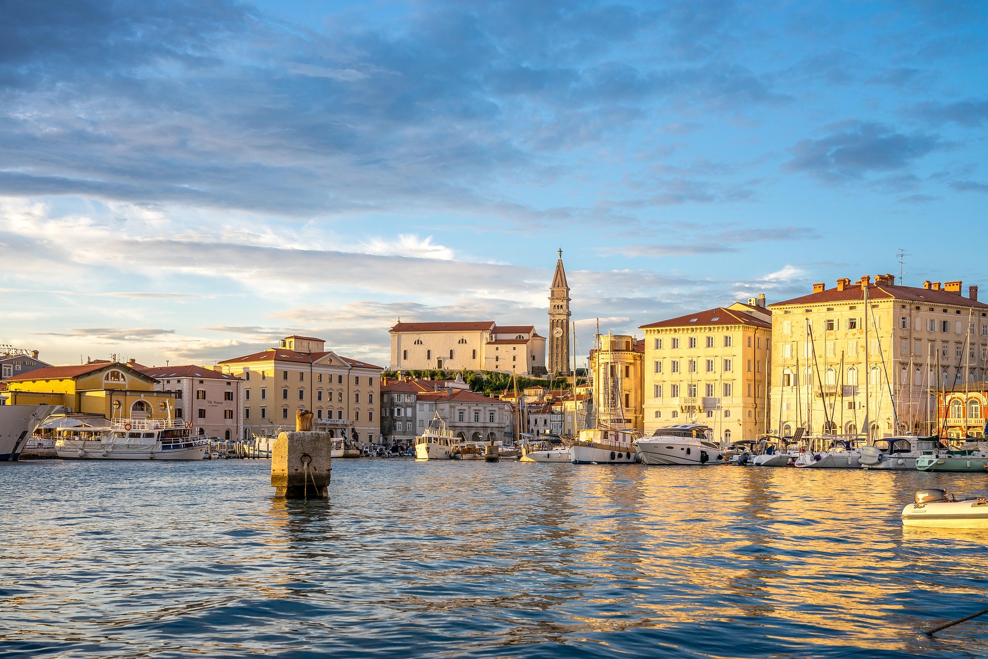 https://bestbtransfer.si/wp-content/uploads/2025/12/Piran-Coastal-Towns.jpg